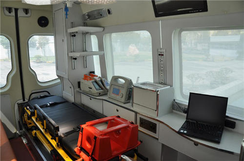 越秀区救护车内部